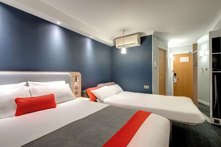 Room 9 of 26
