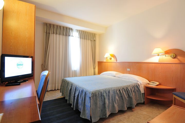 Room 13 of 42