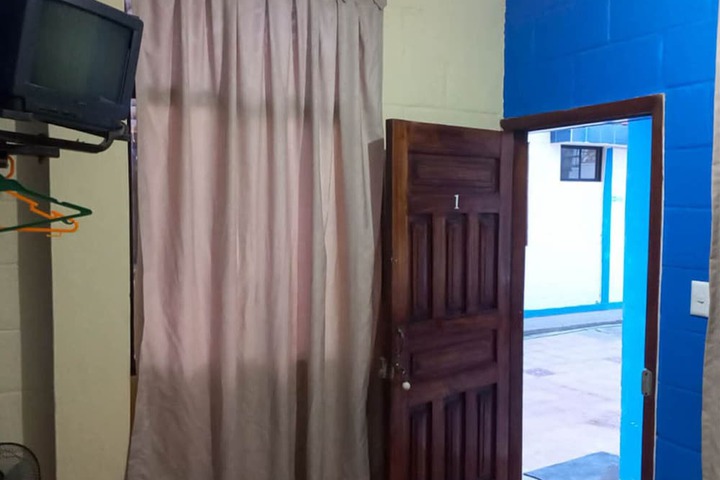Room 12 of 27