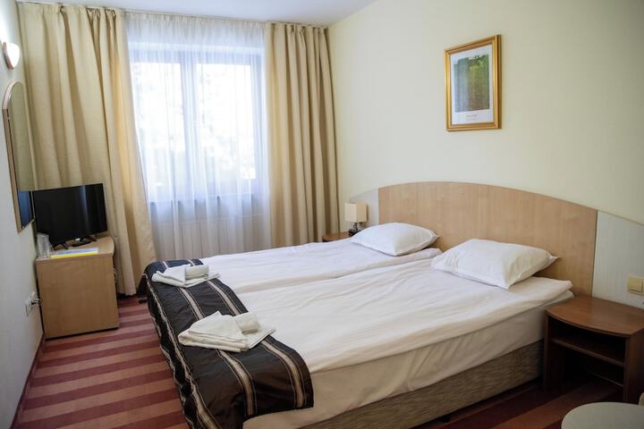 Room 8 of 45