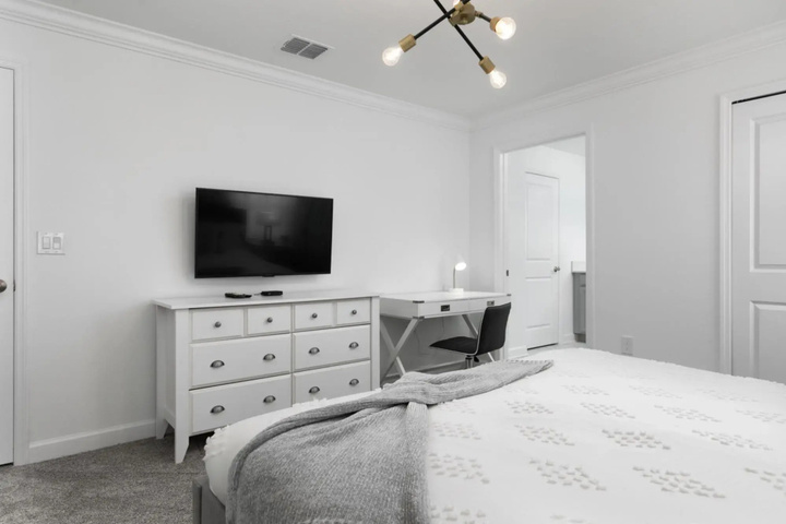 Room 6 of 18