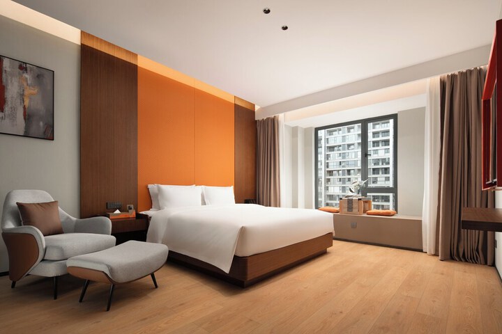 Room 5 of 61