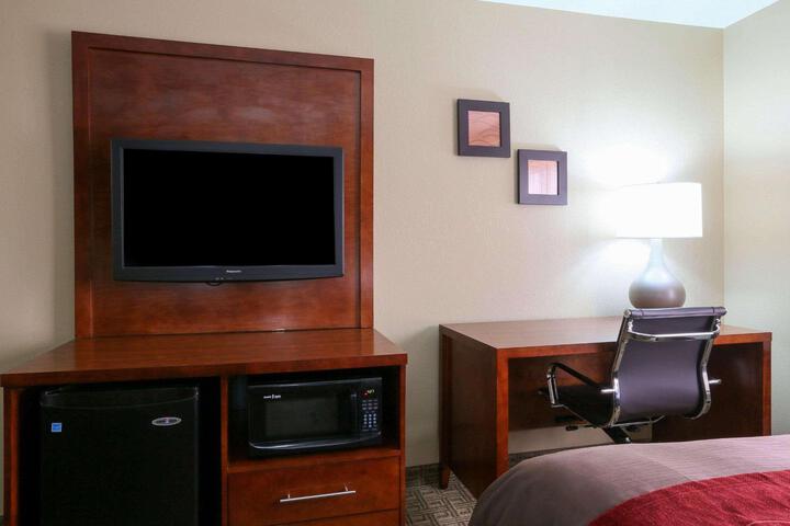2 Queen Beds (10 of 14)