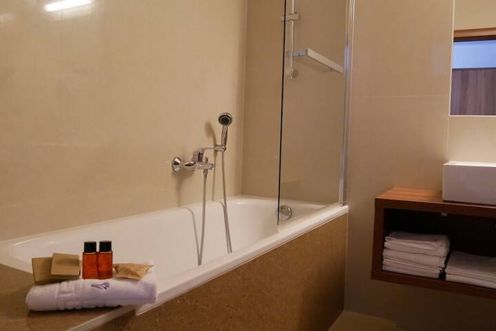 Room 28 of 54