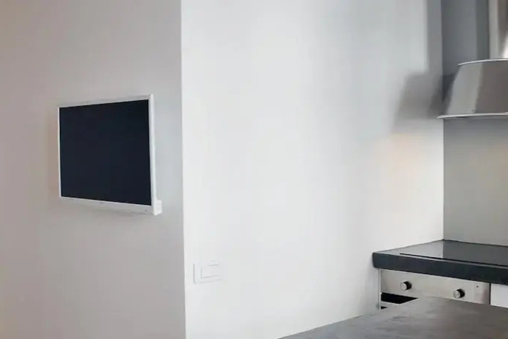 Room 2 of 9