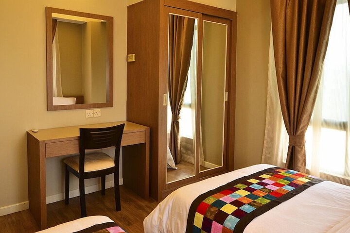Room 3 of 48