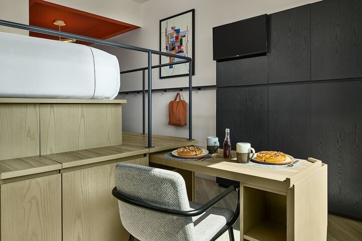 Room 47 of 119