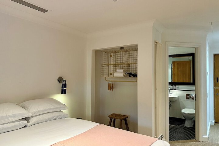 Room 17 of 44