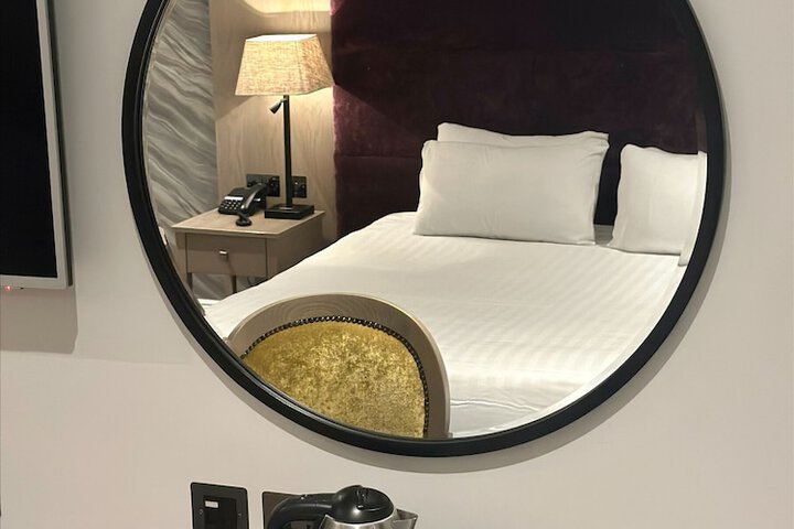 Room 4 of 74