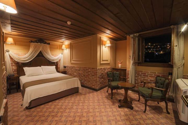 Room 6 of 24