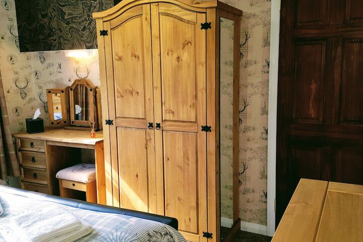 Room 4 of 75