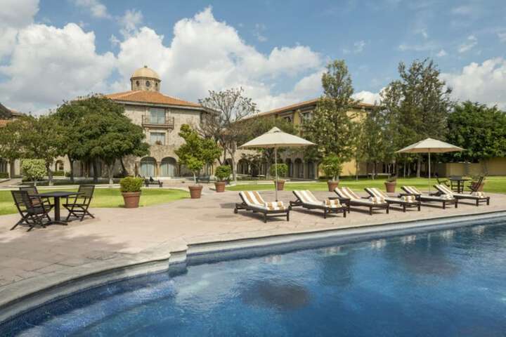 Hotel Pool