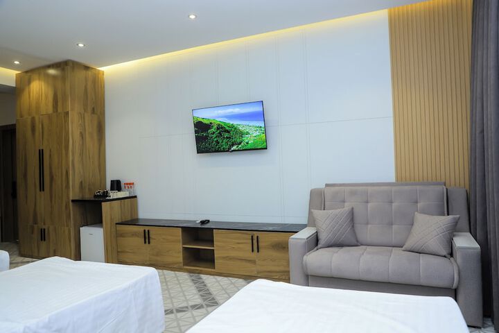 Room 14 of 33