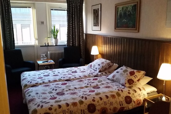 Room 6 of 33