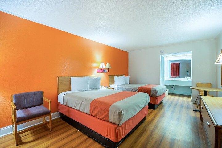 2 Double Beds (6 of 6)
