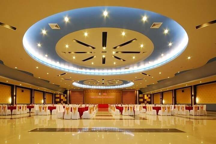 Ballroom/Hall 30 of 36