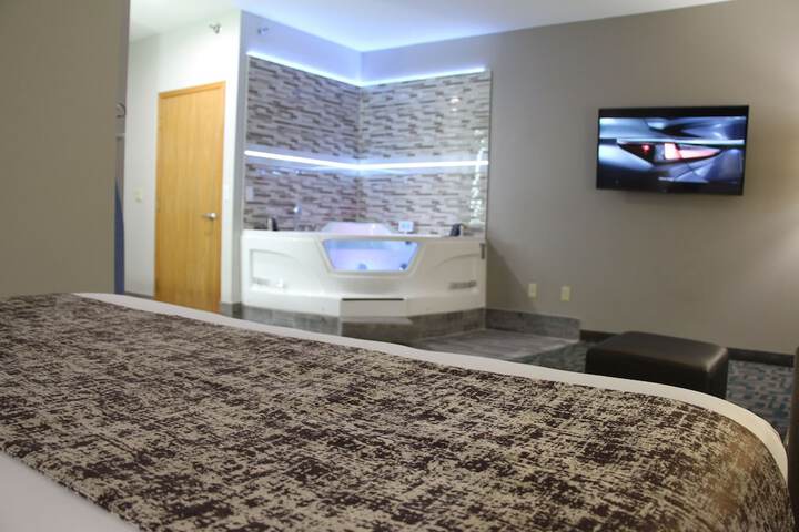 Deluxe King Bed (1 of 11)