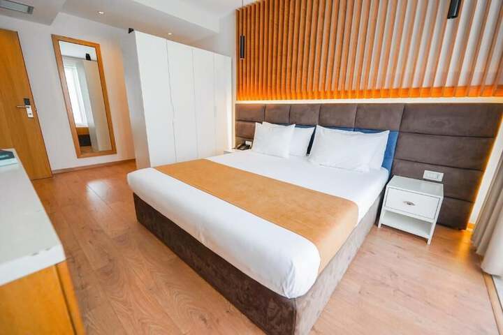 Room 10 of 41