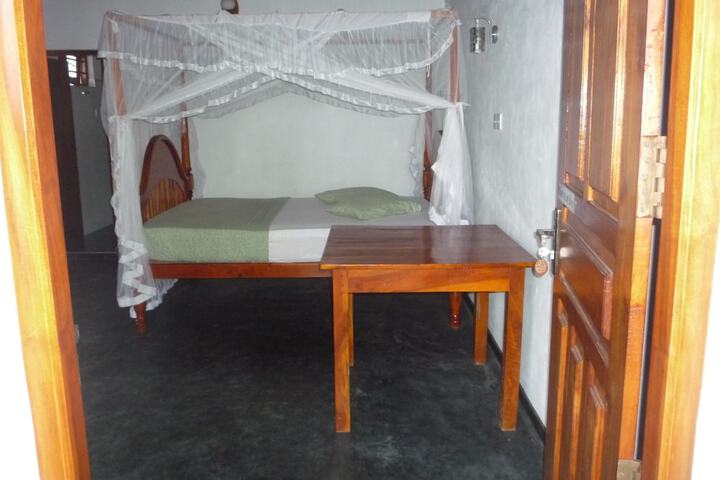 Room 6 of 43