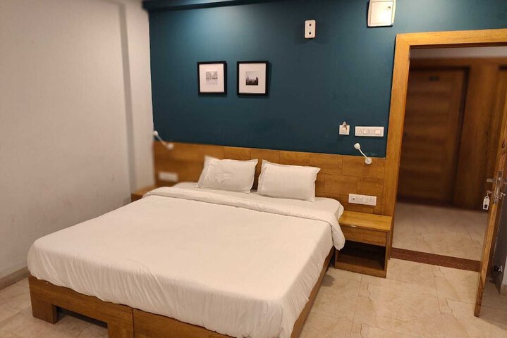 Room 9 of 17