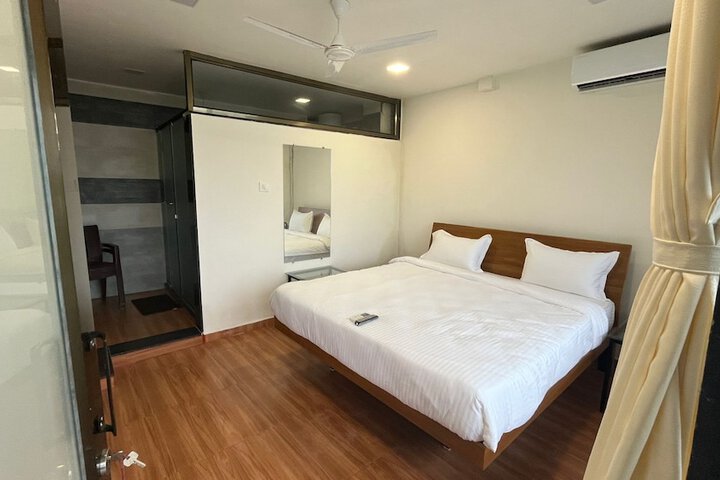 Room 13 of 34