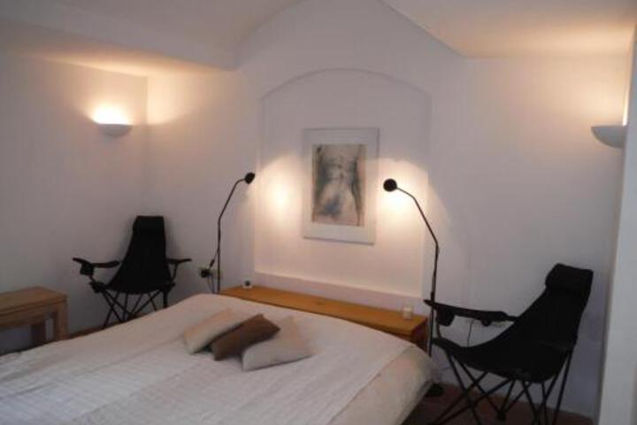 Room 33 of 70