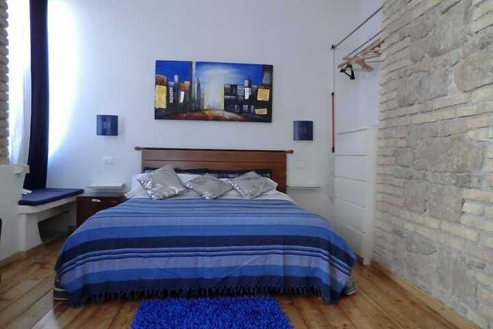 Room 9 of 35
