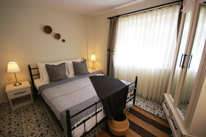 Room 8 of 66
