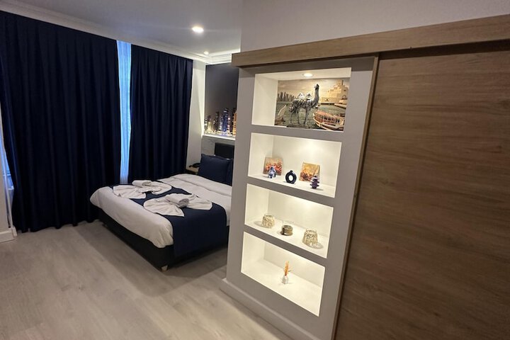 Room 13 of 42