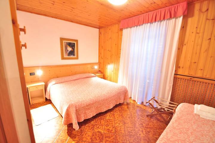 Room 9 of 49