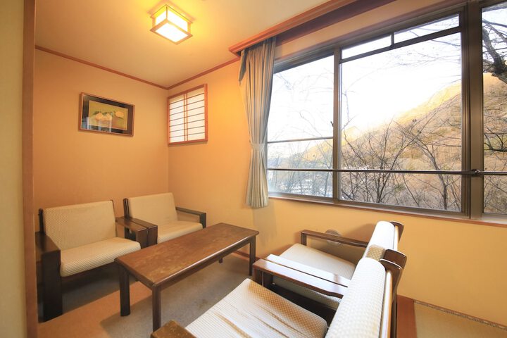 Room 15 of 83