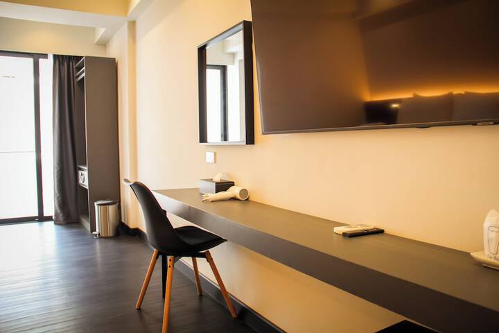 Room 10 of 32