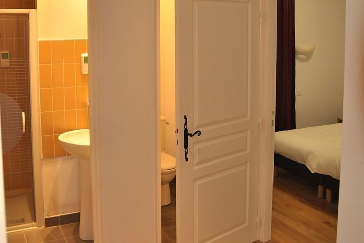 Room 13 of 36