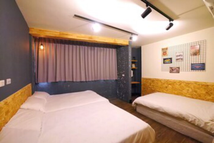 Room 28 of 44