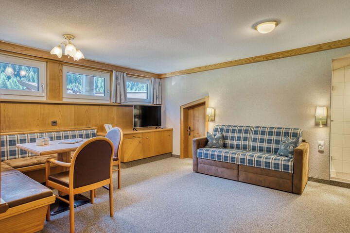 Room 62 of 172
