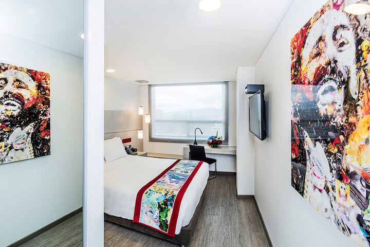 Room 10 of 100