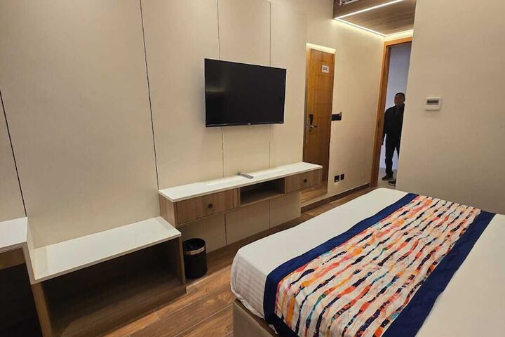 Room 16 of 63