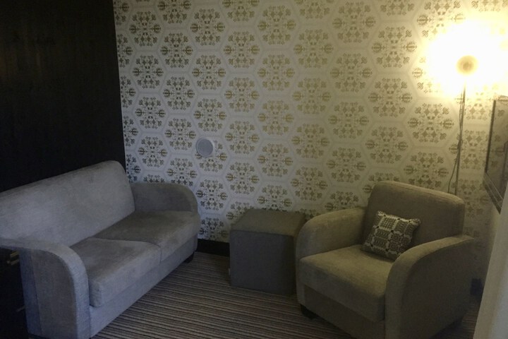 Room 4 of 25