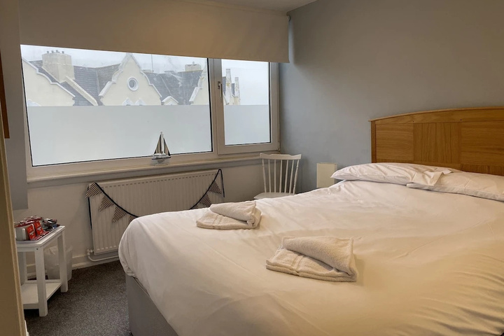 Room 5 of 20