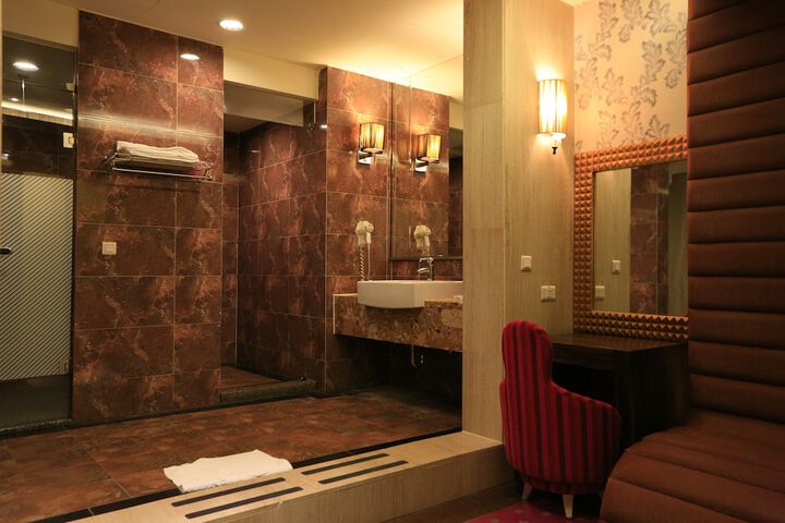 Room 10 of 51