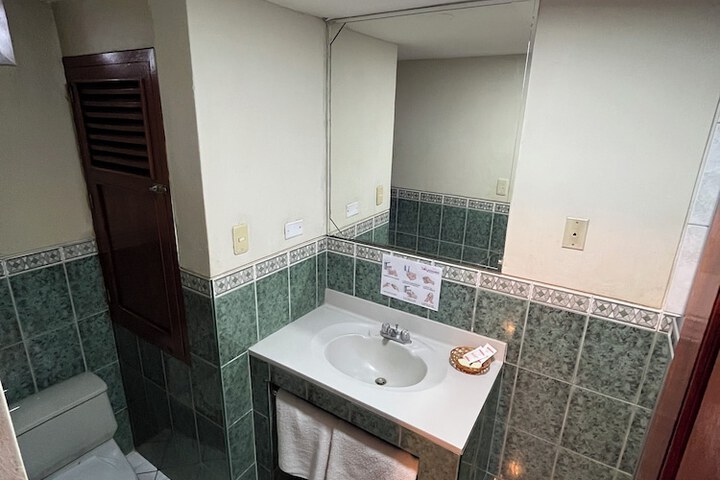 Room 35 of 69