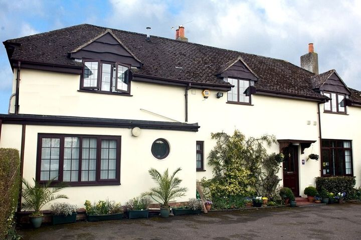 LITTLE GABLES BED AND BREAKFAST