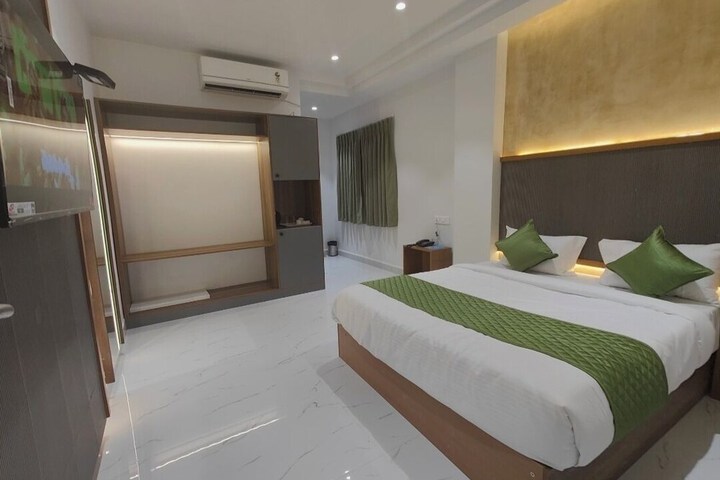 Room 3 of 18