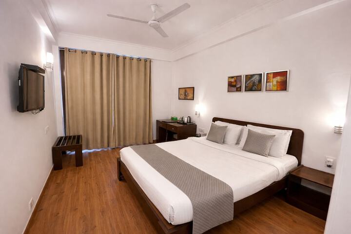 Room 15 of 32