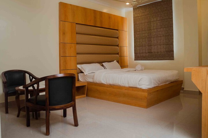 Room 3 of 27