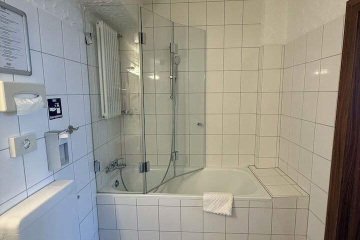 Room 70 of 107