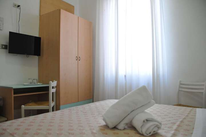 Room 4 of 61