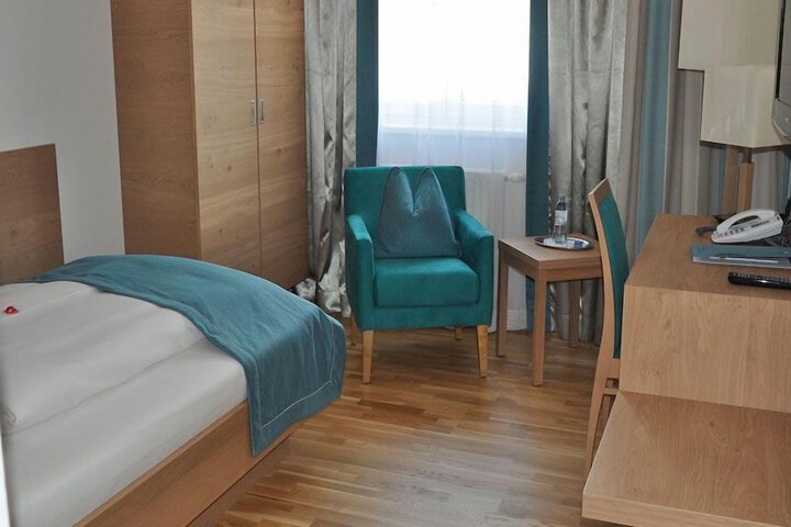 Room 7 of 31