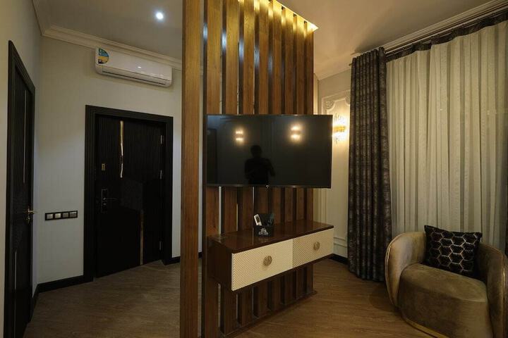 Room 12 of 78