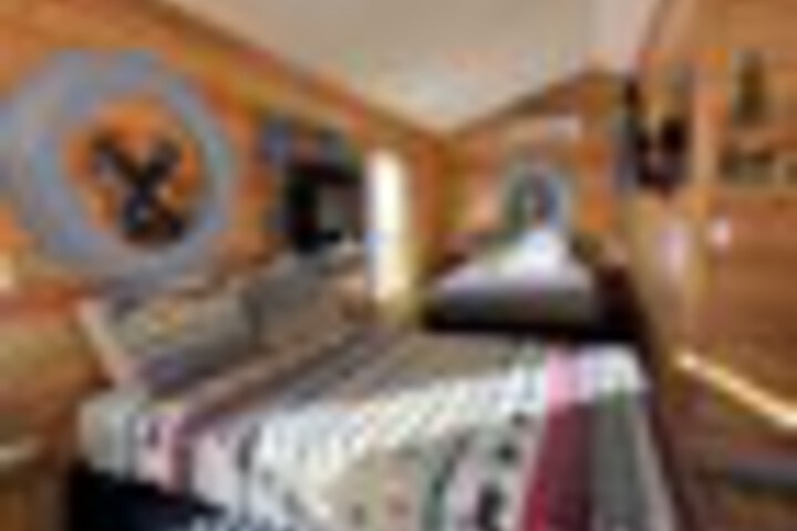 Room 23 of 390